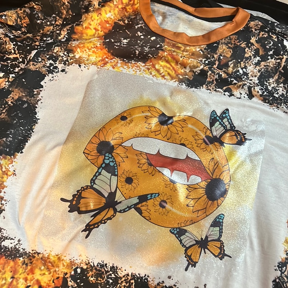 Black and yellow dandilion tshirt